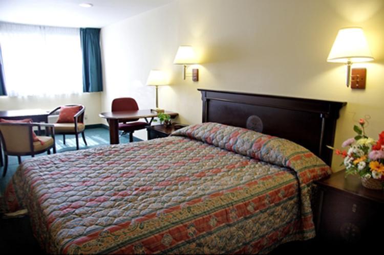 Western Dragon Gate Hotel 3*